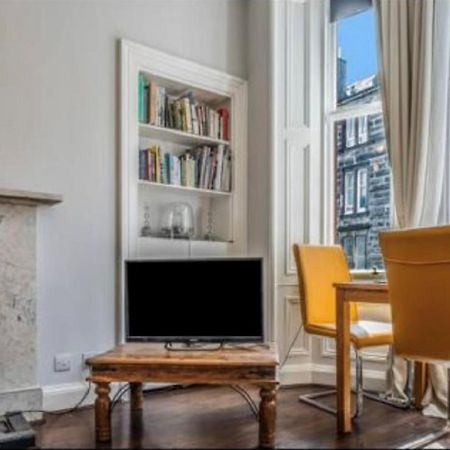 Spacious & Comfortable 3 Bedroom Apartment - Near City Centre - Free Parking Available - Sleeps Up To 5 Guests Edinburgh Kültér fotó
