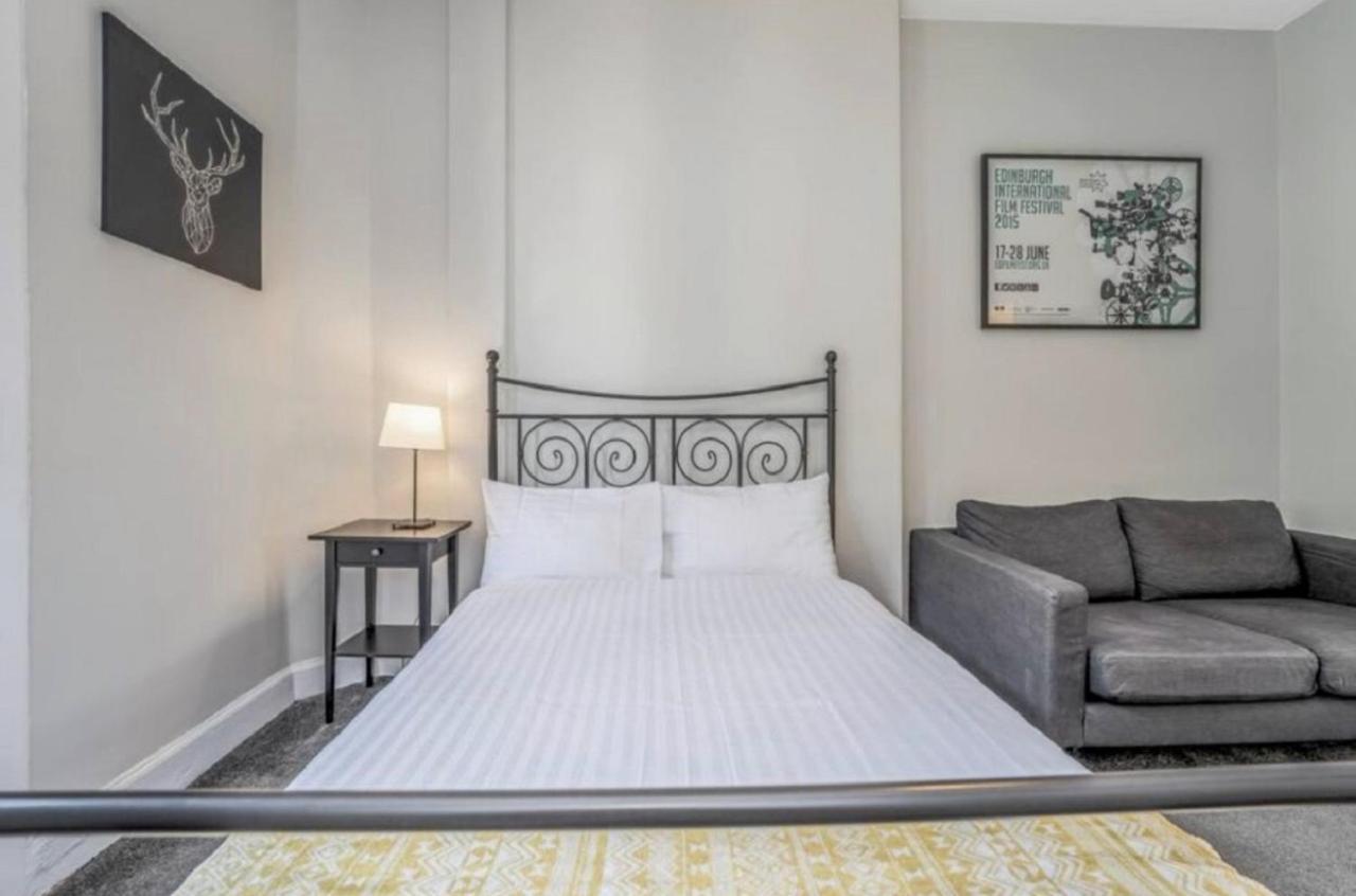 Spacious & Comfortable 3 Bedroom Apartment - Near City Centre - Free Parking Available - Sleeps Up To 5 Guests Edinburgh Kültér fotó